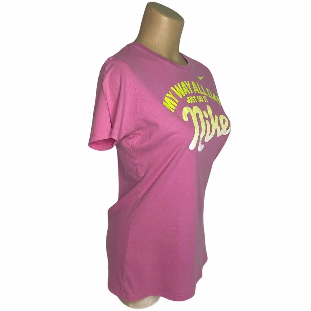 NIKE Short Sleeve Tee Slim Fit Cotton Pink Graphic Screen Print Size Large